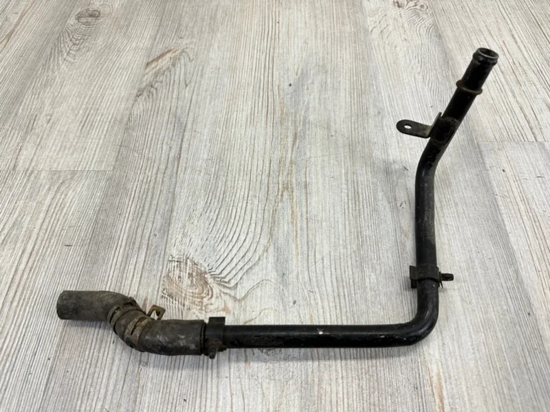 Трубопровод системы охлаждения VW Touareg 1 2003-2010 7L