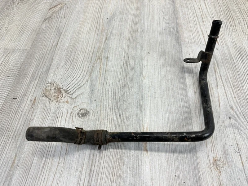 Трубопровод системы охлаждения VW Touareg 1 2003-2010 7L