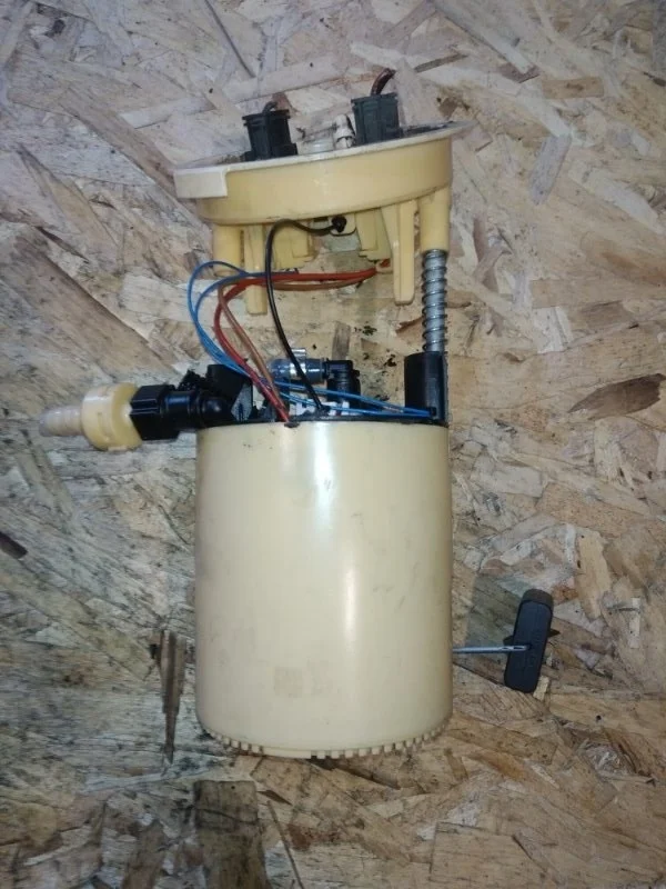 Топливный насос датчиком уровня BMW 330D E90