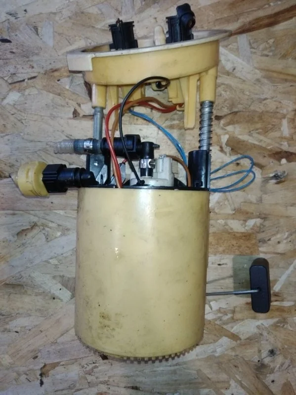 Топливный насос датчиком уровня BMW 330D E90