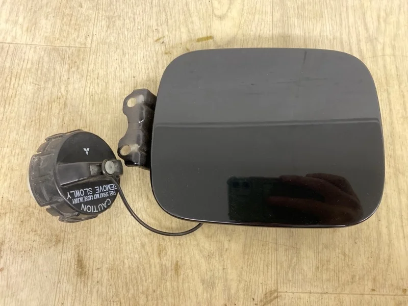 Лючок бензобака MITSUBISHI LANCER 9 2000 2001 2002 2003 2004 2005 2006 2007 2008 2009 2010 2011 5940A010 CS1A 4G13