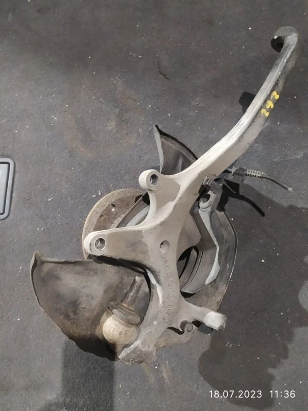 Кулак в сборе со ступицей Mercedes-Benz -Class 2001 W210