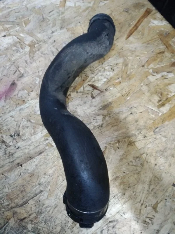 Воздуховод наддувочного воздуха BMW 320D E90