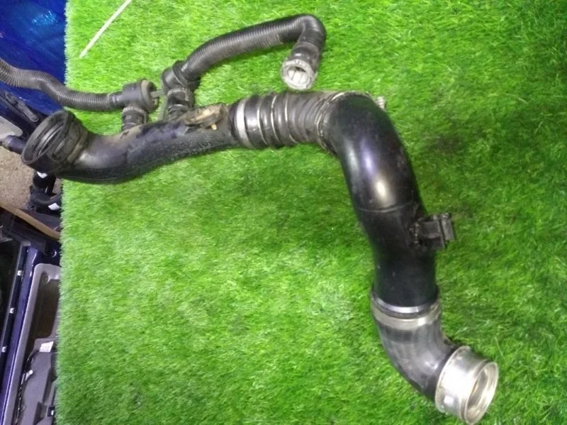 Воздуховод наддувочного воздуха BMW 335i E90