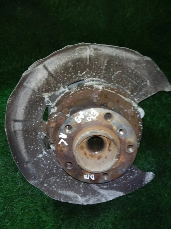 Кулак задний BMW X5 4.8i E70