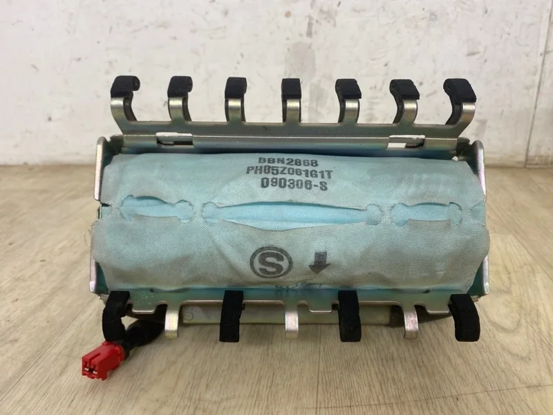 Аирбаг пассажирский Mitsubishi Pajero 4 2008 2009 2010 2011 2012 2013 2014 2015 2016 2017 2018 7030A836, передний правый