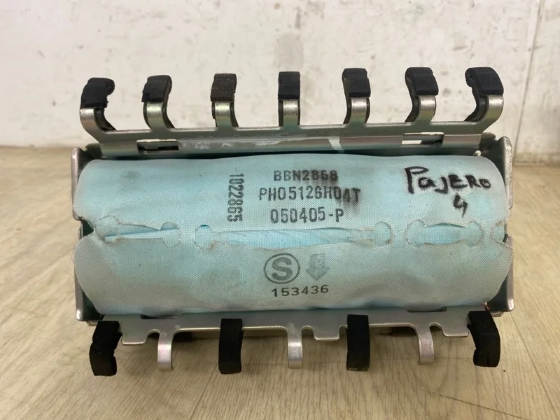 Аирбаг пассажирский Mitsubishi Pajero 4 2008 2009 2010 2011 2012 2013 2014 2015 2016 2017 2018 7030A836, передний правый