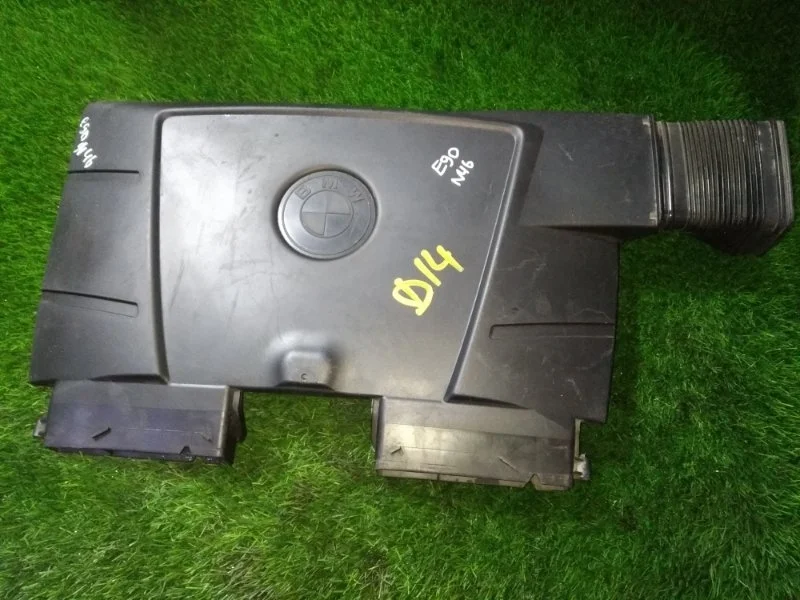 Кожух воздухозаборника BMW 320i E90