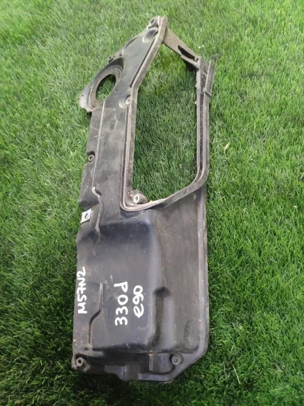 Крышка глушителя шума всасывания BMW 530D E60