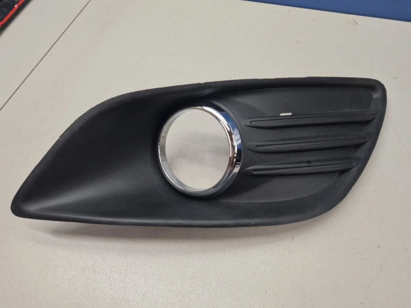 Решётка в бампер правая для Ford Focus 2.5 2008-2011