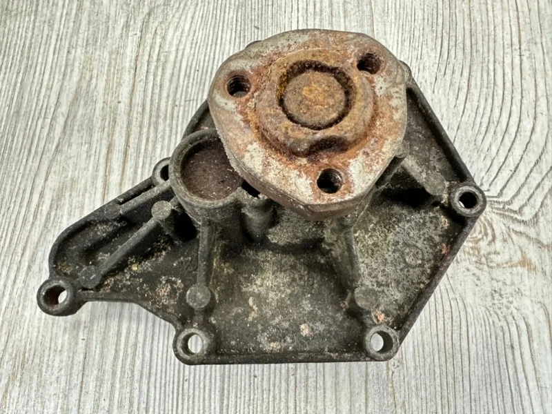 Помпа охлаждающей жидкости Audi Q7 2007-2015 4L