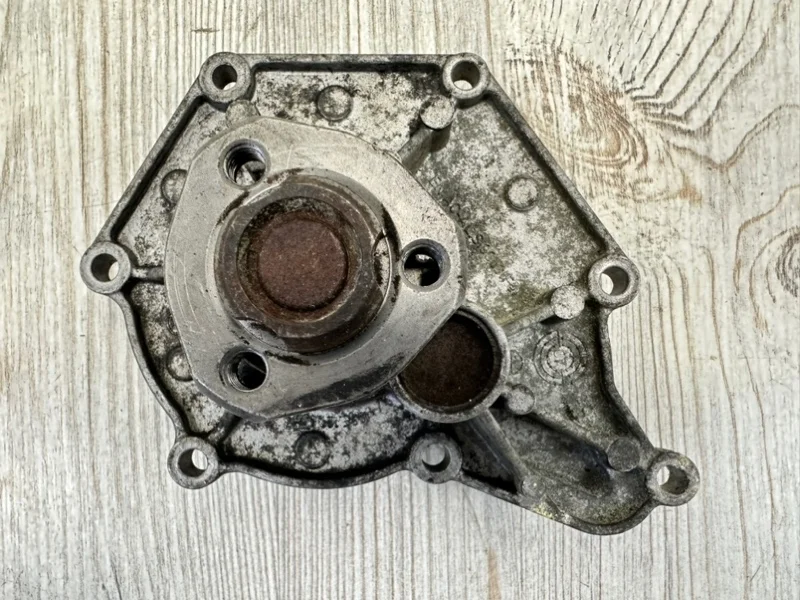 Помпа охлаждающей жидкости Audi Q7 2007-2015 4L