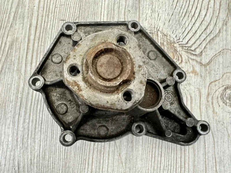 Помпа охлаждающей жидкости Audi Q7 2007-2015 4L