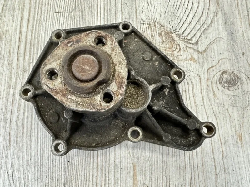 Помпа охлаждающей жидкости Audi Q7 2007-2015 4L