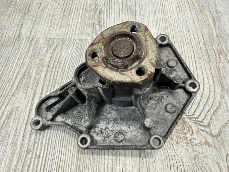 Помпа охлаждающей жидкости Audi Q7 2007-2015 4L