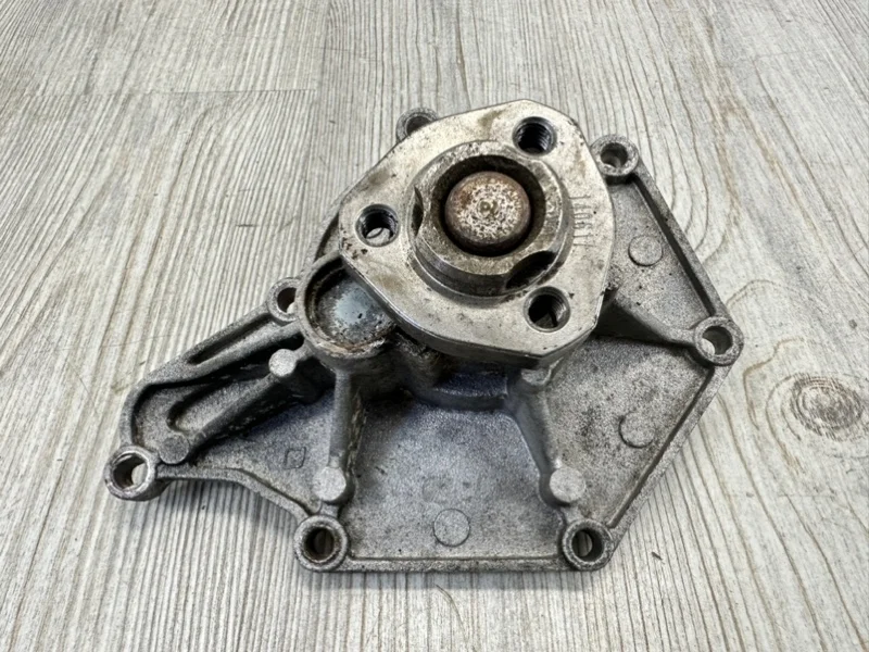 Помпа охлаждающей жидкости Audi Q7 2007-2015 4L