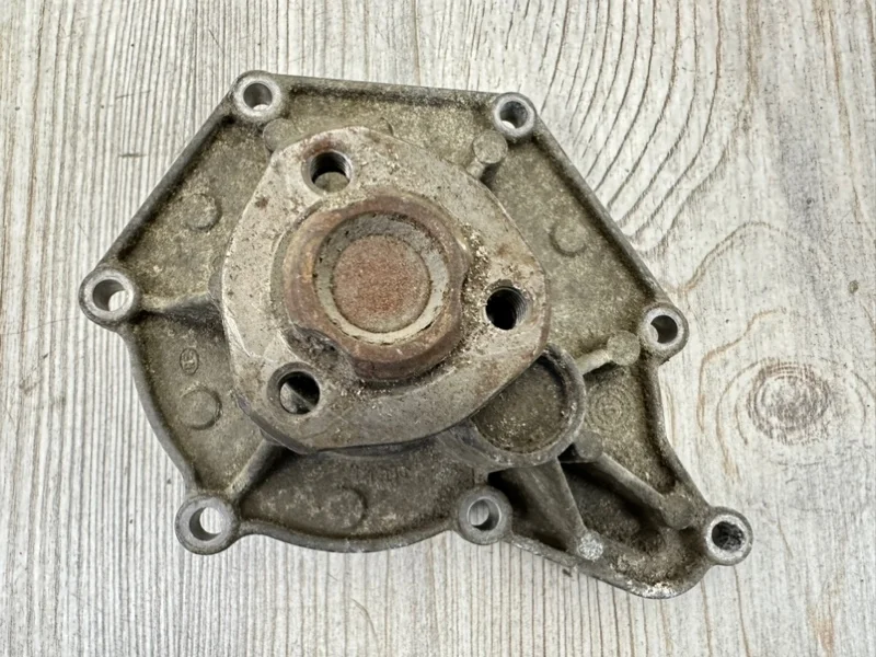 Помпа охлаждающей жидкости Audi Q7 2007-2015 4L