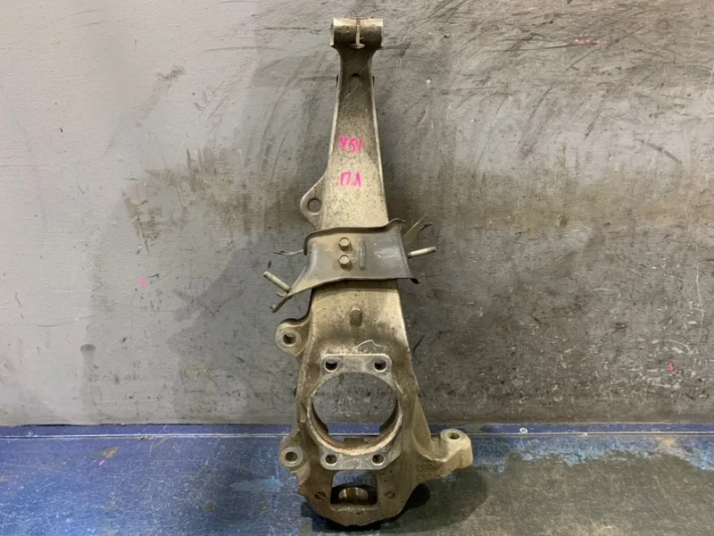 Кулак Infiniti M Y51