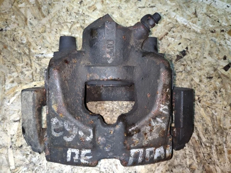 Суппорт тормозной BMW 320i E90