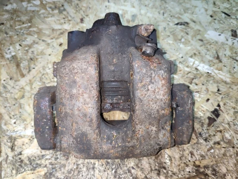 Суппорт тормозной BMW 318i E46