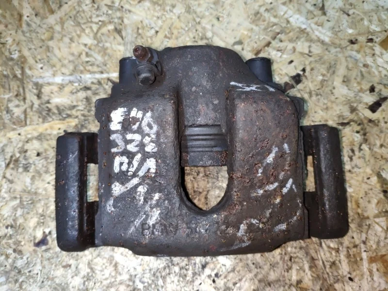 Суппорт тормозной BMW 328i E46