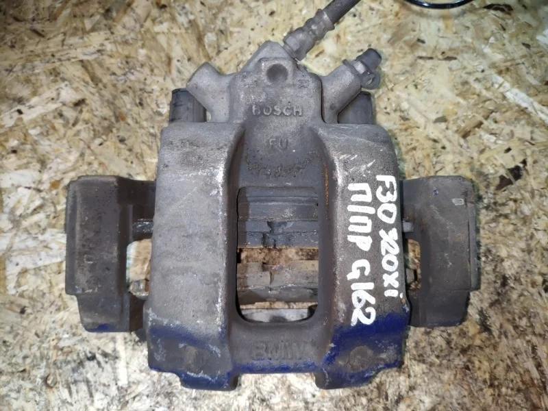 Суппорт тормозной BMW 320ix F30