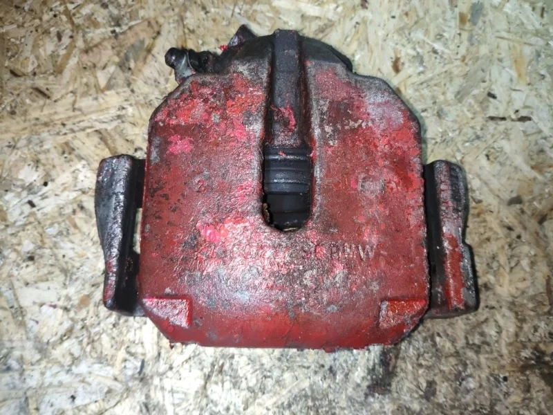 Суппорт тормозной BMW 523i E39