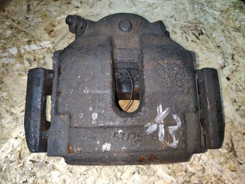 Суппорт тормозной BMW X3 .0si E83