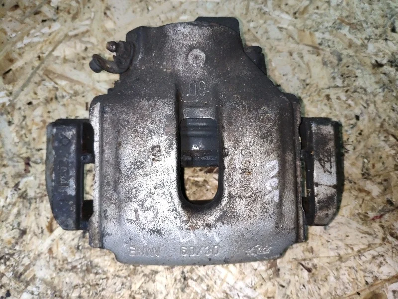 Суппорт тормозной BMW X5 4.4i E53