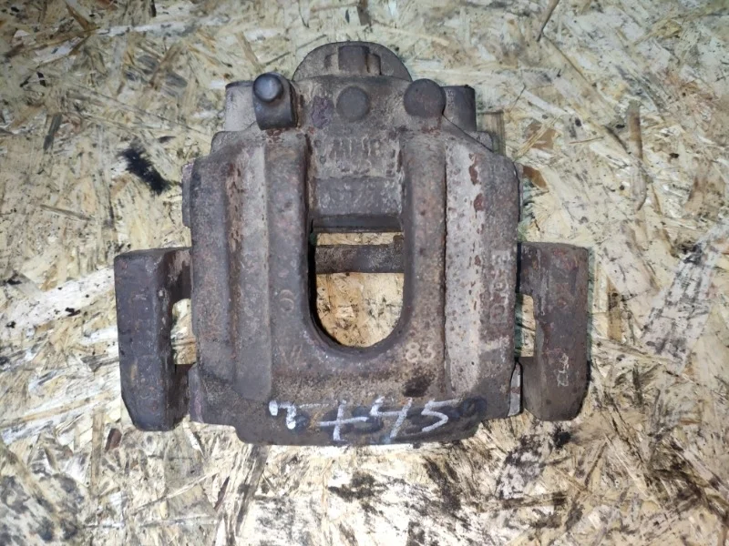 Суппорт тормозной BMW 550i E60