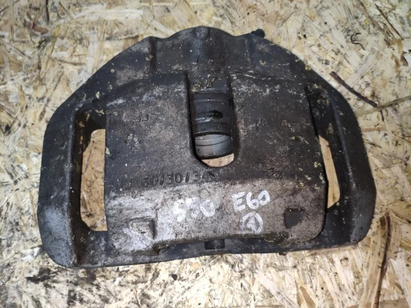 Суппорт тормозной BMW 550i E60