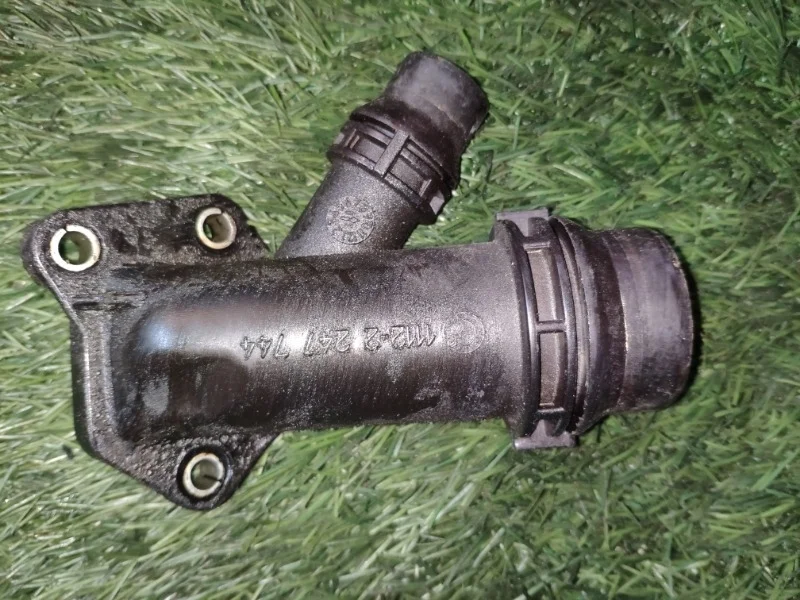 Соединительный патрубок BMW 330D E90