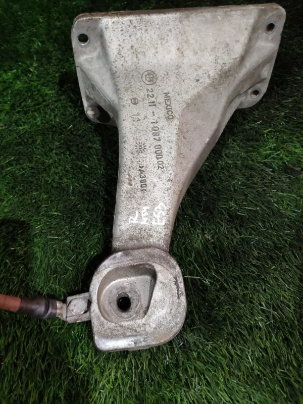 Кронштейн двигателя BMW X5 3.0i E53