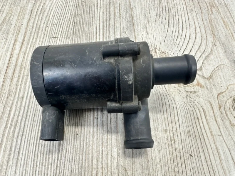 Насос системы охлаждения VW Touareg 2003-2010 7L