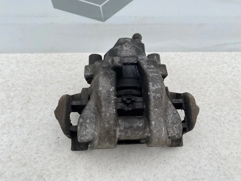 Тормозной суппорт задний левый Mercedes-benz 2004 W211