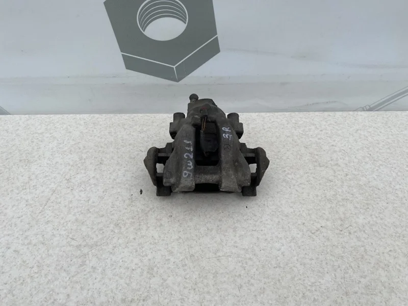 Тормозной суппорт задний правый Mercedes-benz 2004 W211