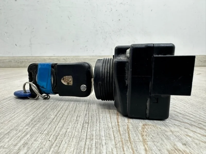 Замок зажигания с ключом VW Touareg GP 2007-2010 7L