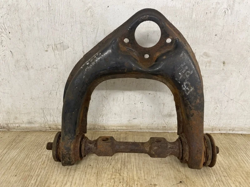 Рычаг подвески верхний Mitsubishi Pajero Sport 1 1995 1996 1997 1998 1999 2000 20001 2002 2003 2004 2005 2006 2007 2008 MR296096 K90 4D56 6G72, передний правый