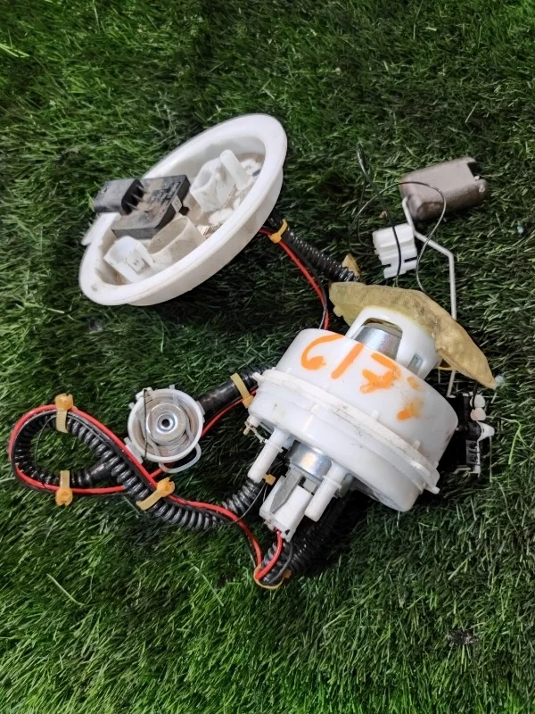 Топливный насос датчиком уровня BMW 535iX 2014 F10