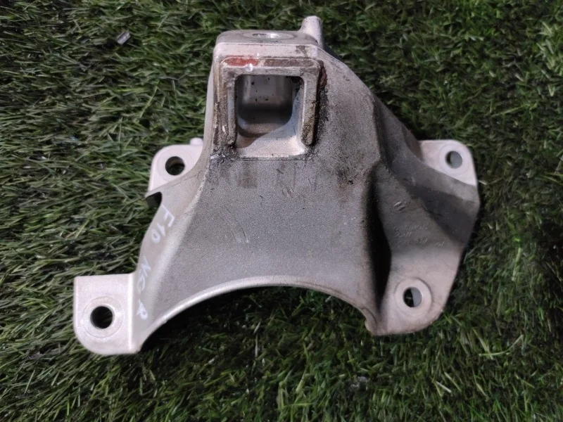 Кронштейн двигателя BMW 528i F10