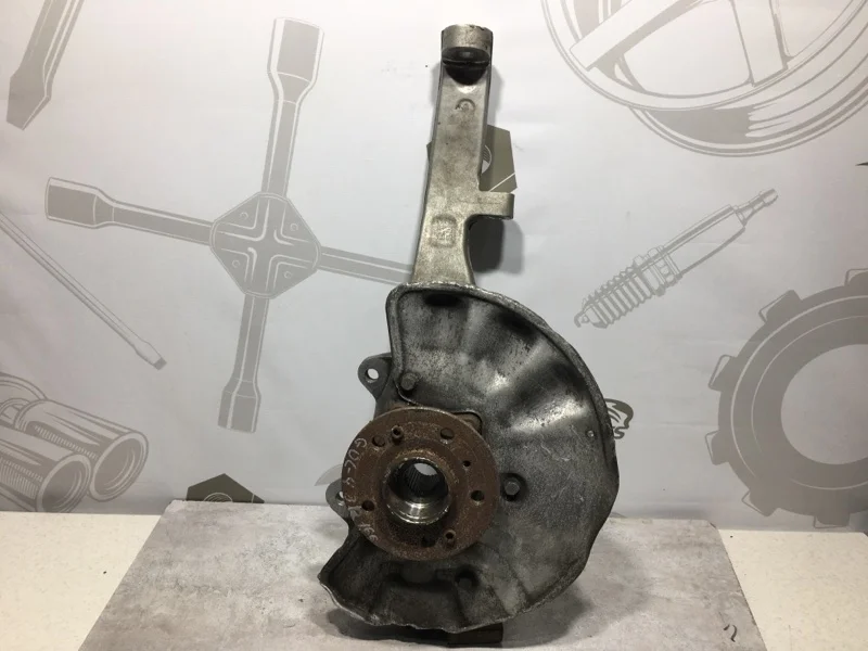 Поворотный кулак передний правый Mercedes-benz GLE W166