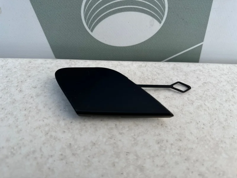 Заглушка буксировочного крюка передний бампер Mercedes-benz W222