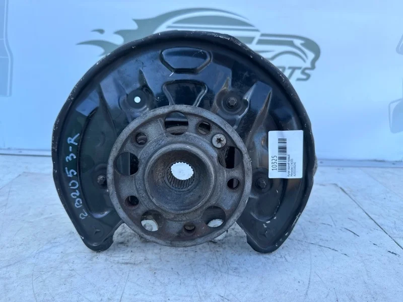 Кулак задний правый Mercedes-benz W205