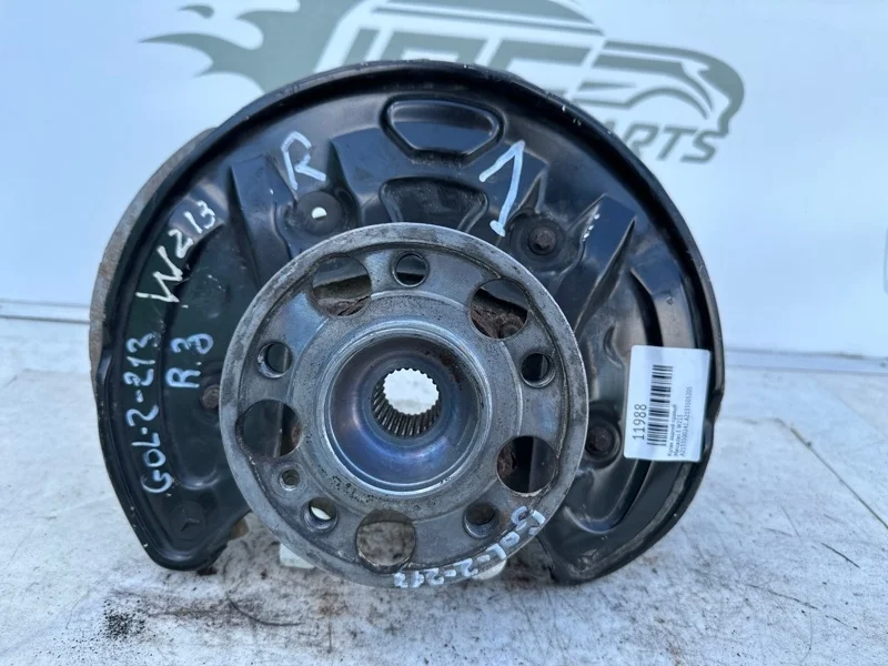 Кулак задний правый Mercedes-benz W213