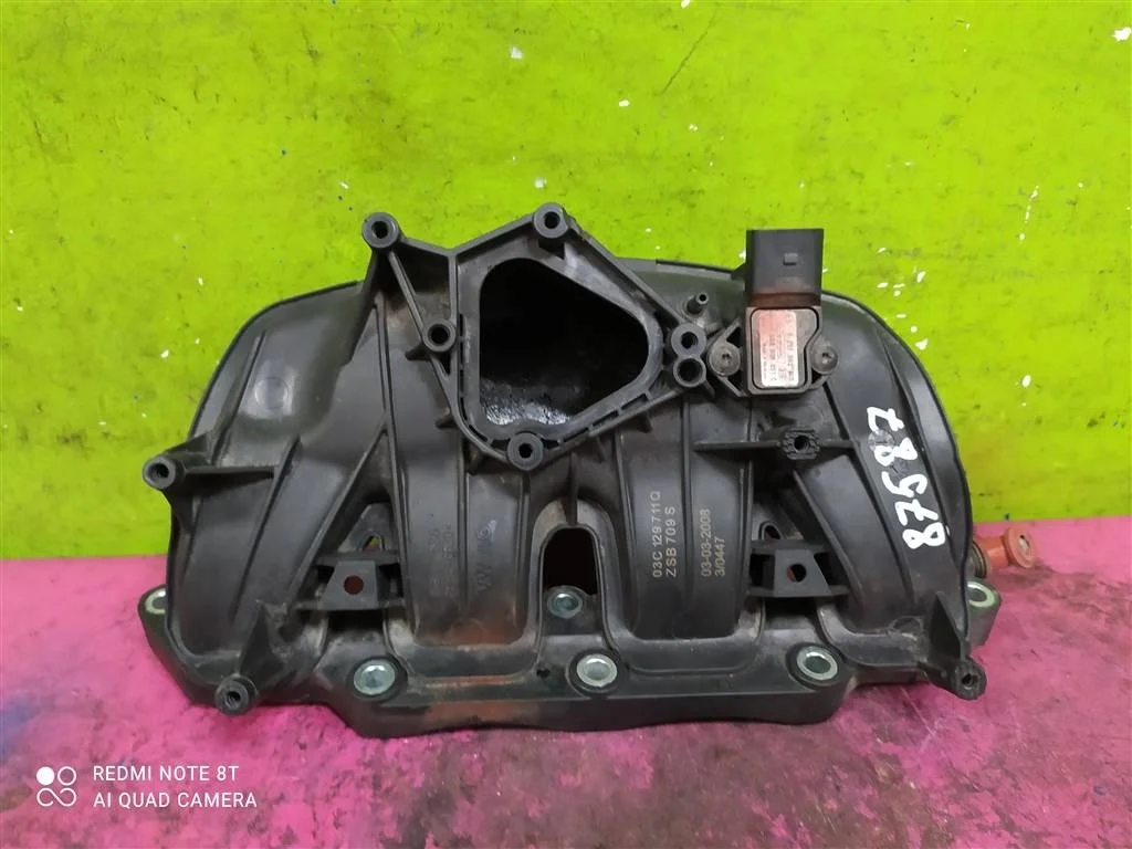 Впускной коллектор Tiguan Jetta 1,4 03C129711Q