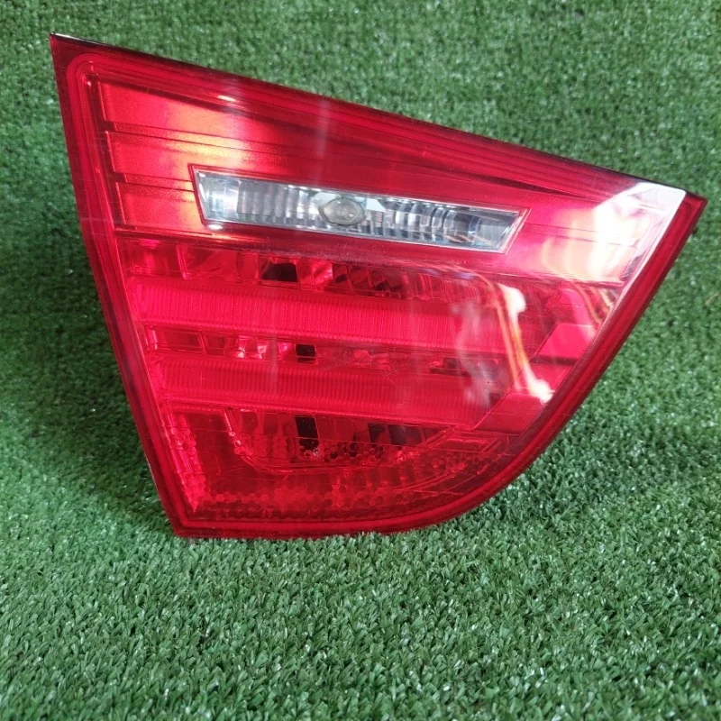 Фонарь в крышку багажника BMW E90