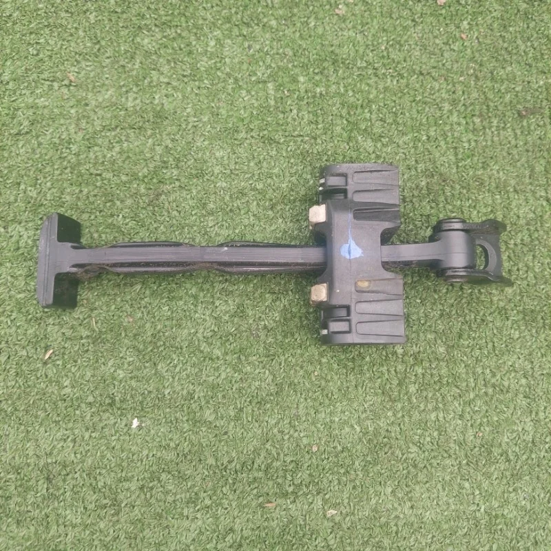 Ограничитель двери BMW F10