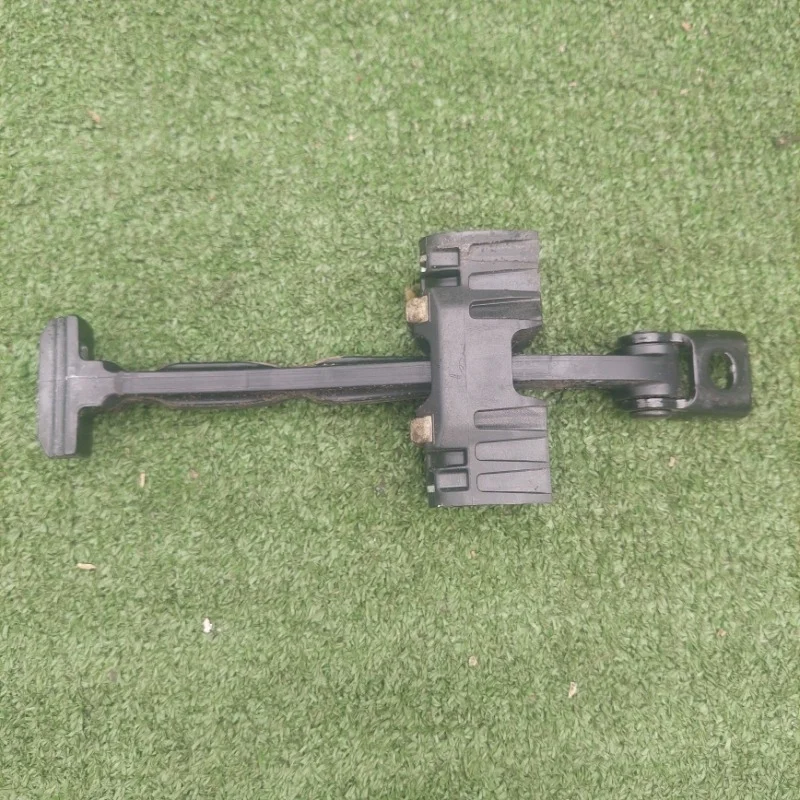 Ограничитель двери BMW F10