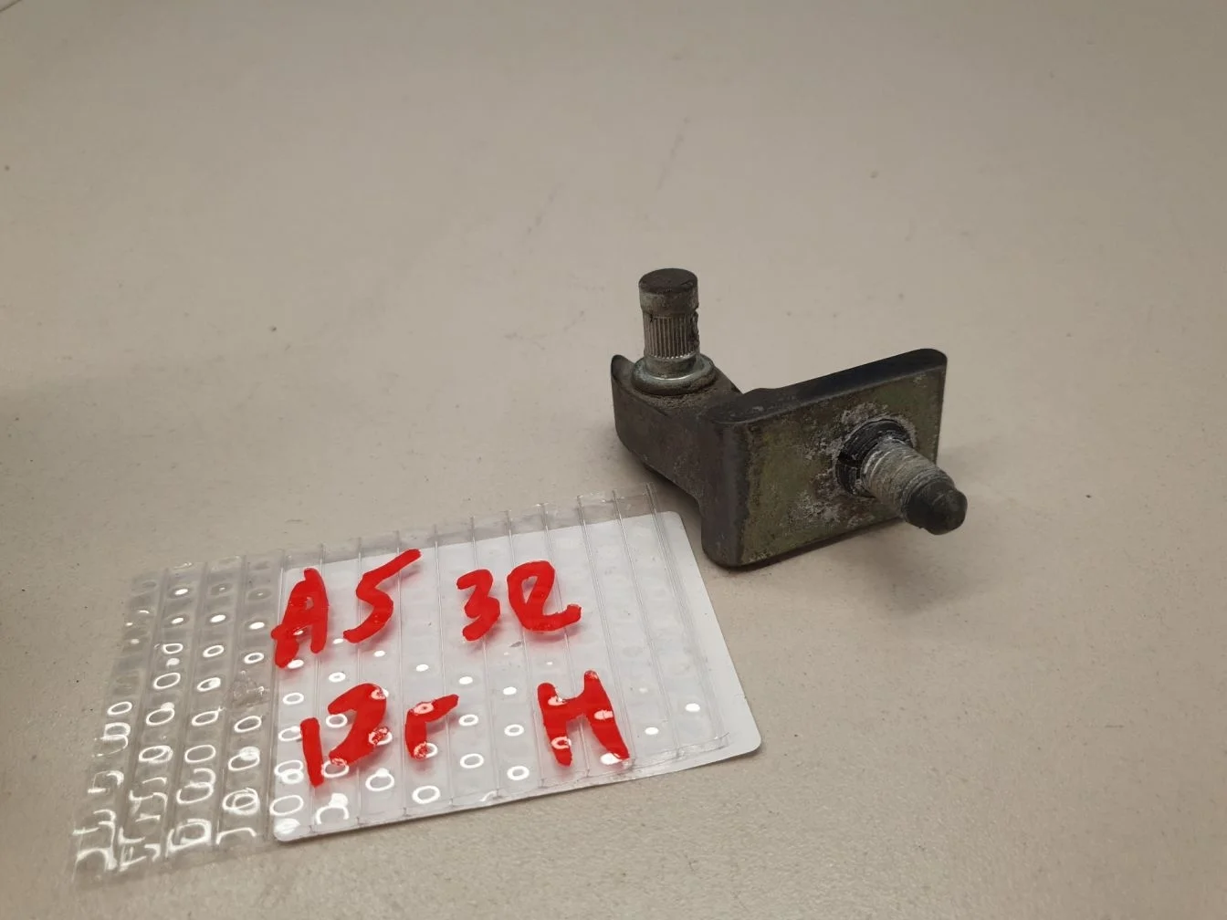 Петля двери задней правой нижняя для Audi A5 S5 8T Coupe Sportback 2008-2016