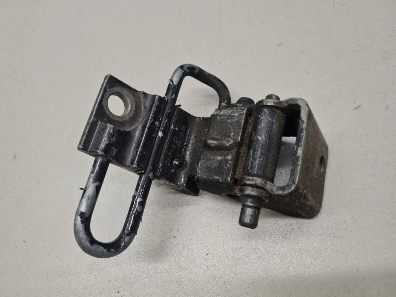 Петля двери задней правой нижняя для Audi Q7 4L 2005-2015